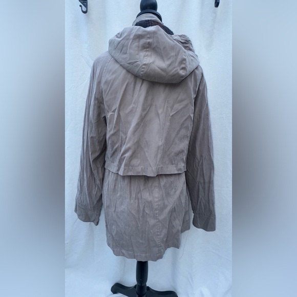 Liz Claiborne Heavy Jacket Women’s Medium Full Zip Lined Beige Microfiber Shell - Picture 3 of 8